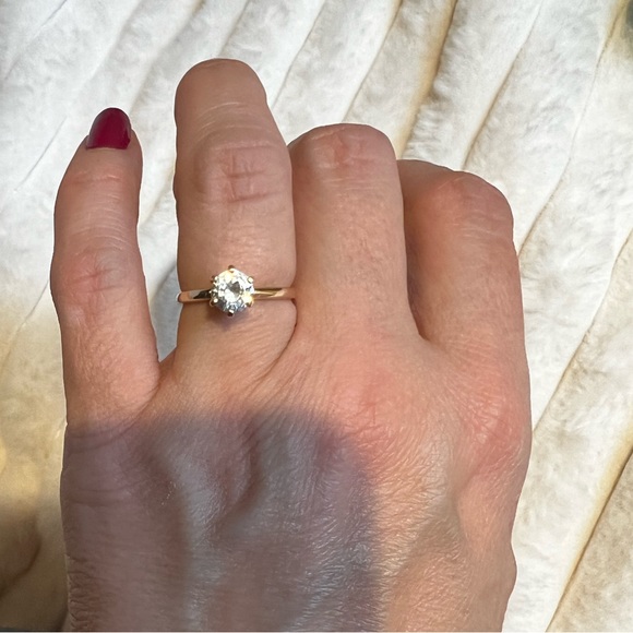 10k gold and white sapphire ring - Picture 8 of 11